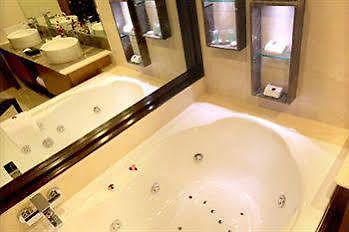 ดิแอทเรีย บังกาโลร์ Hotel บังกาลอร์ ภายนอก รูปภาพ